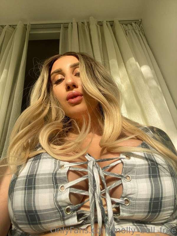 view from below😏👅