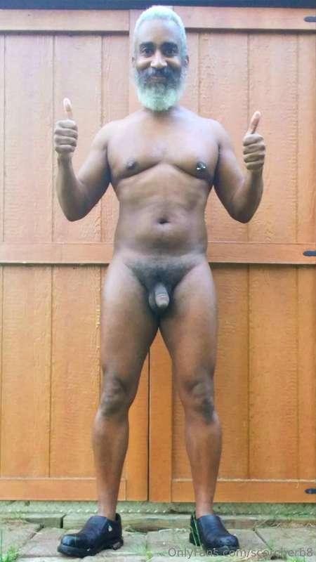Thumbs-Up Tuesday!  #beard #musculardaddy #gay #feet #gaycru..