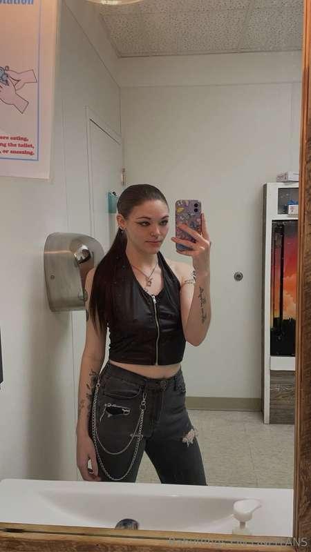 wyd if you saw me at the bar? 🍺