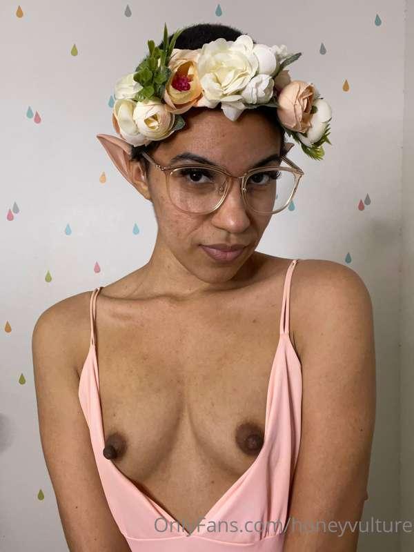 Nerdy elf princess, anyone?