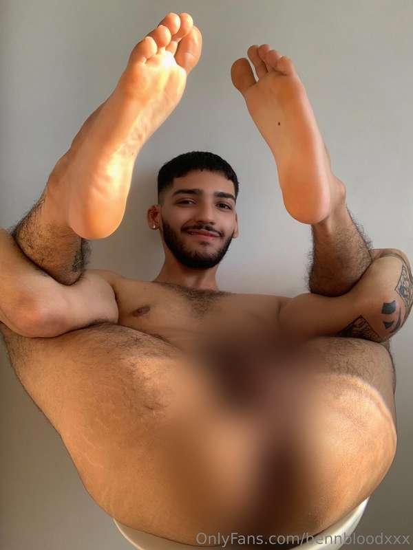heard you like hairy guys 🐻onlyfans.com/bennblood