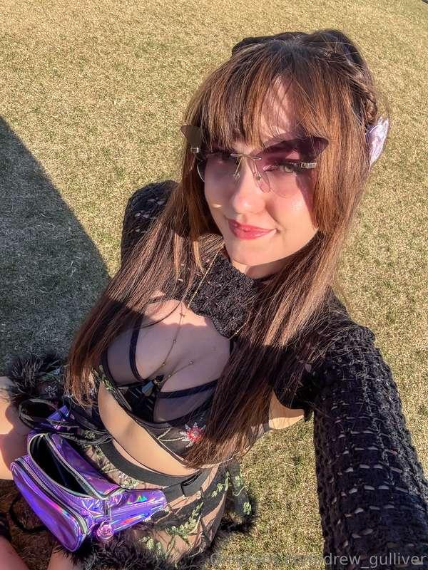 I forgot I had a few more pictures of my Coachella outfits! ..