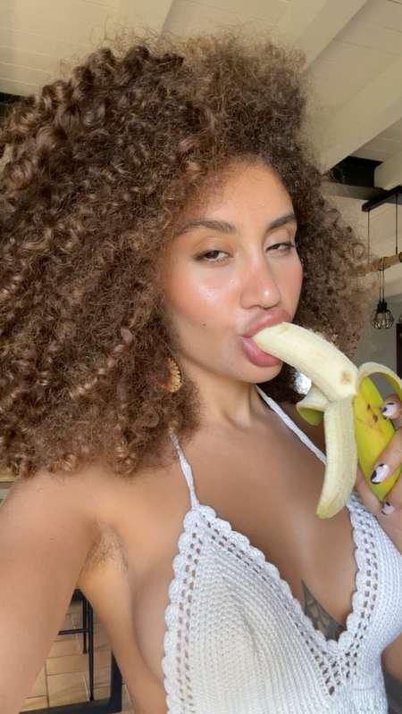 🍌 pensa che sia il tuo cazzo 🍌
