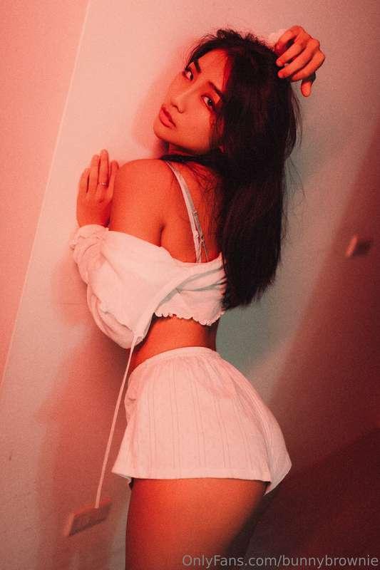 You like it when I look back at you like this, don’t you? 😇