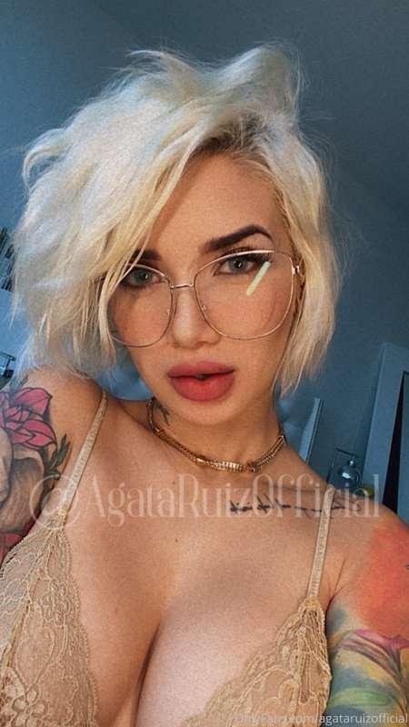 How about we do some dick rating? DM me your photo with a $1..