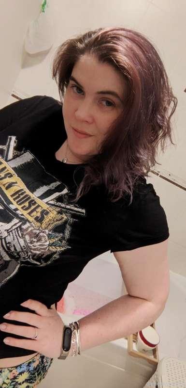 Hey cuties, wanna join me for some bath-time fun?