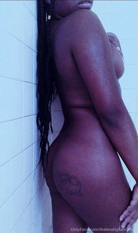 Come join me, daddy. Will you get my back? 🚿🛁