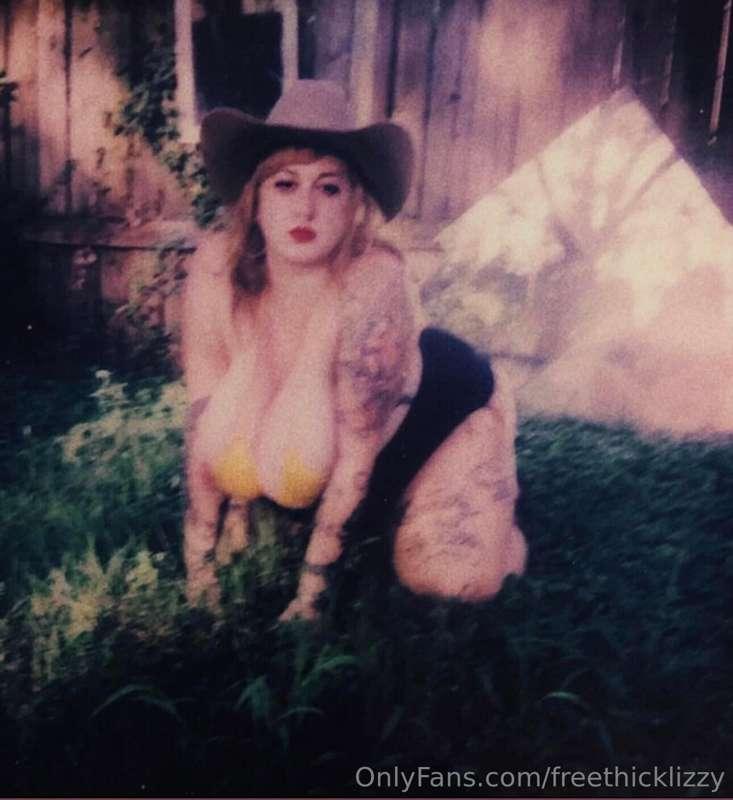 Don’t forget to get on my paid page @thicclizzy for only $5 ..