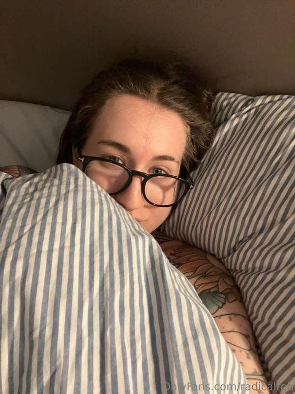 Swipe to come in under my blankets 😌❤️❤️