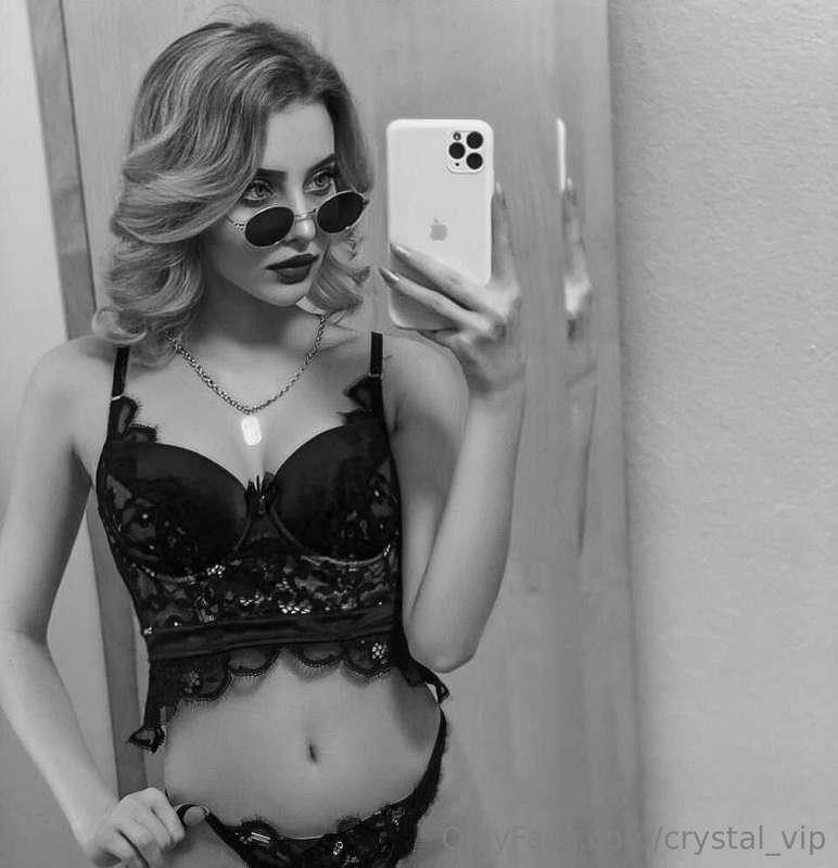 Unbutton me with your eyes first.💋🥵