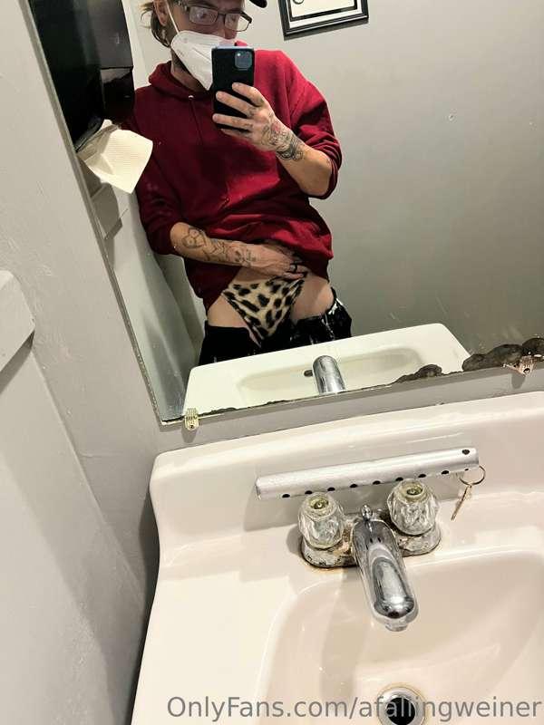 Decided to wear a little animal print😉