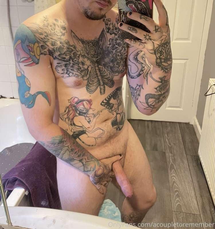 Starting to get comfortable with my belly again👀