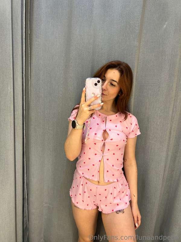Went to do some shopping with Moon 🥰 we spent the afternoon ..