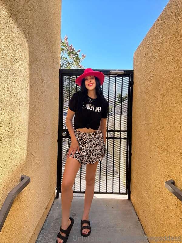 Friyay🥰 hope you all have a great start to your weekend 😇😇😇😇
