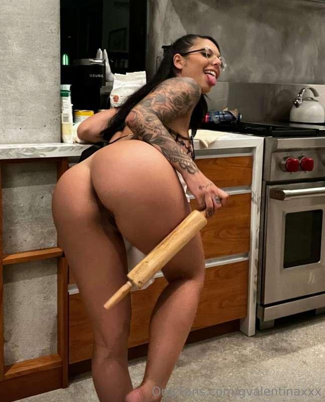 Gotta bunch of cake for you in my DM's!!!🎂🍑😝