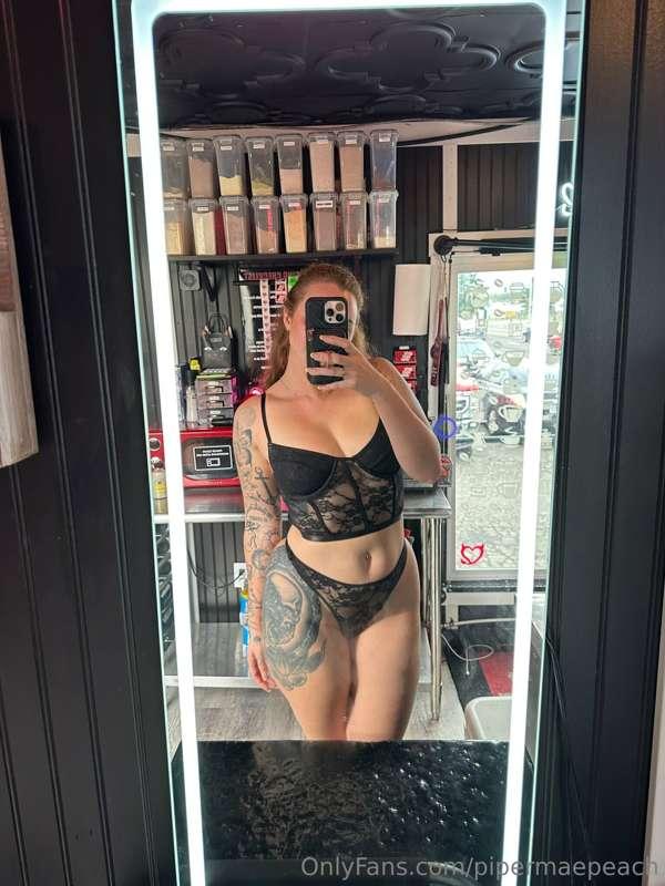 The sexiest barista you’ll ever see 💗