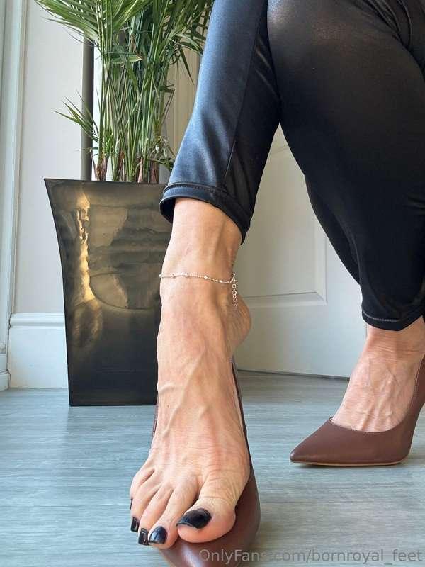 bornroyal_feet image #1