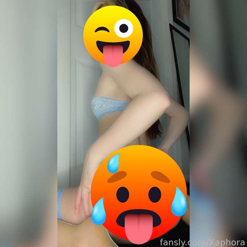 💠 Baby blues.. 💠

This 10 photo set is a past set from my FH, it was gifted to me by a lovely subbie 😍

Lots of booty, arched back and more in this one! 👀 
