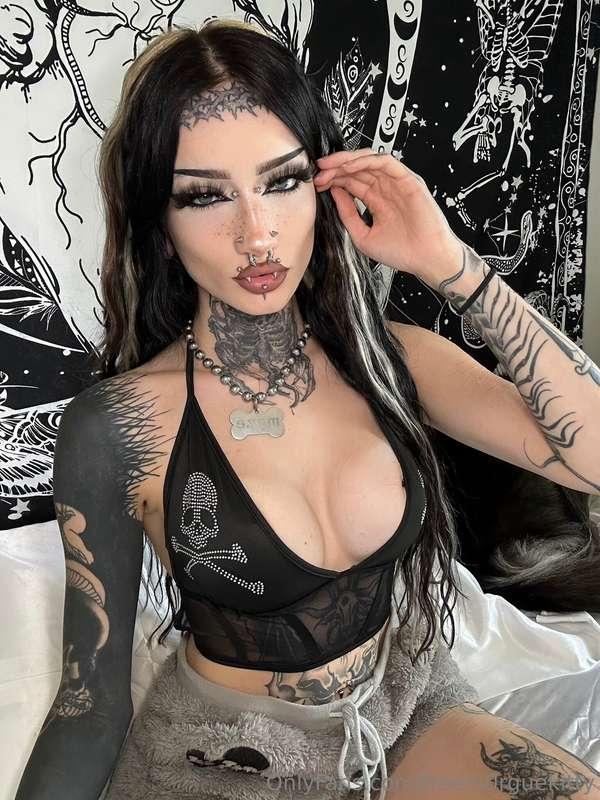 piercing is peeking 🫣