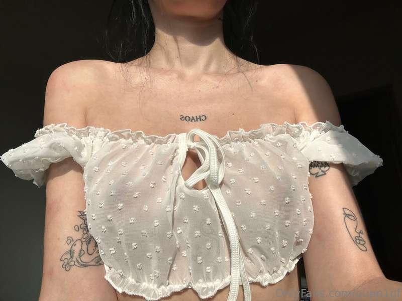 is my top too see thru ?