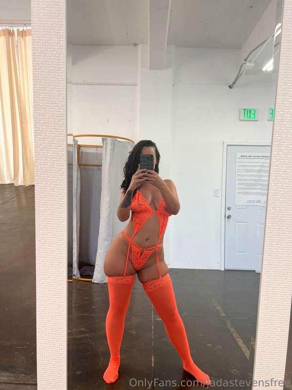 Which view is your favorite the front 🍒 or bck? 🍑
