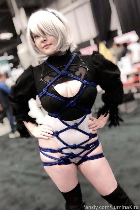 Do you like 2B tied up? 🪢🐇

I cosplayed 2B a couple times! 
Once for suspension shibari 

#cosplay #anime #nier #2b #vtuber #lewdtuber #erocosplay