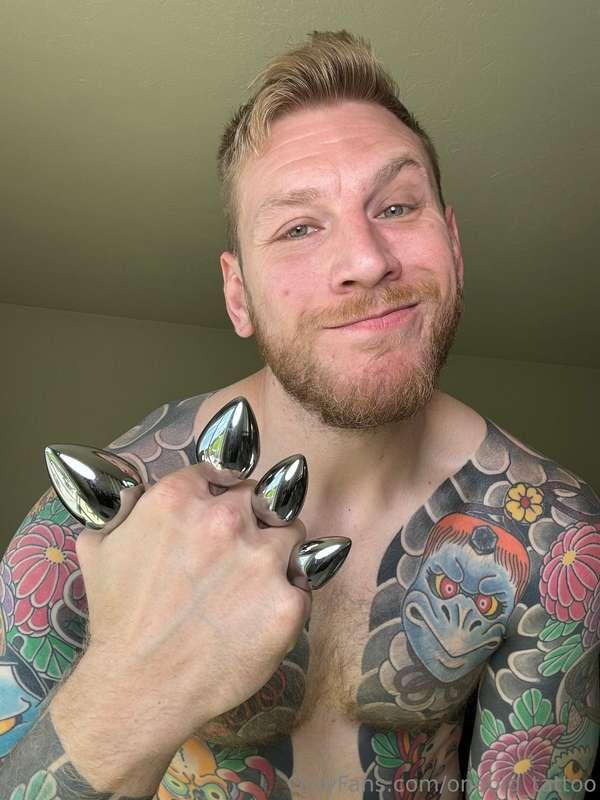 Somebody got me these cool looking brass knuckles🤣 Just kidd..