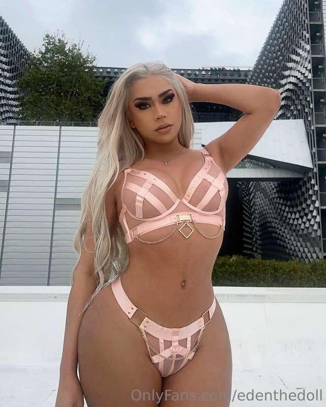 This bra won’t be on for long… 😈 These juicy tits are just b..