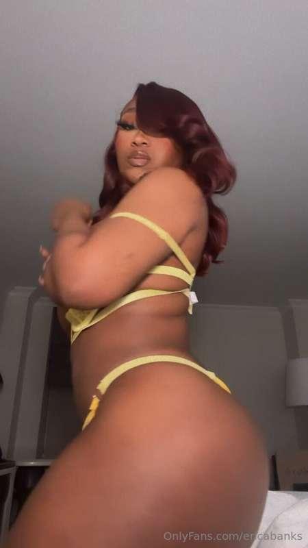 U still with me? Tip and let's have fun in my dm 😘