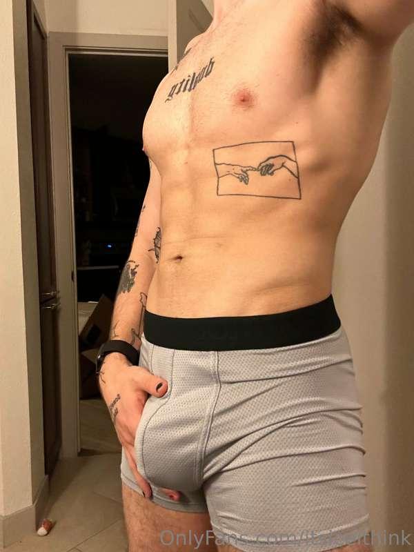 bulge pic?? and as promised double ass pic after the first t..