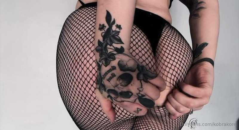 sacrificed another pair of fishnets for some anal play for y..