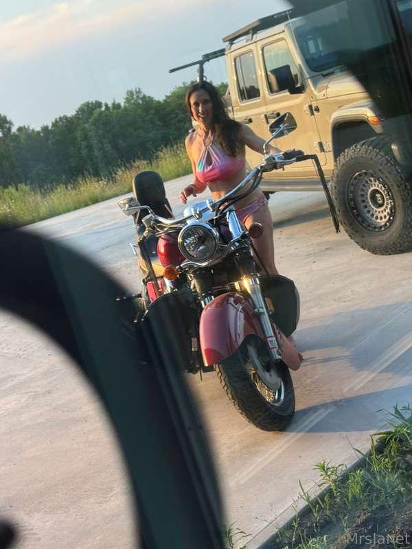 This bike vibrates so good it often gets me off just sitting..