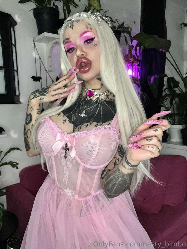 So happy to be a bimbo princess for my Birthday 😍