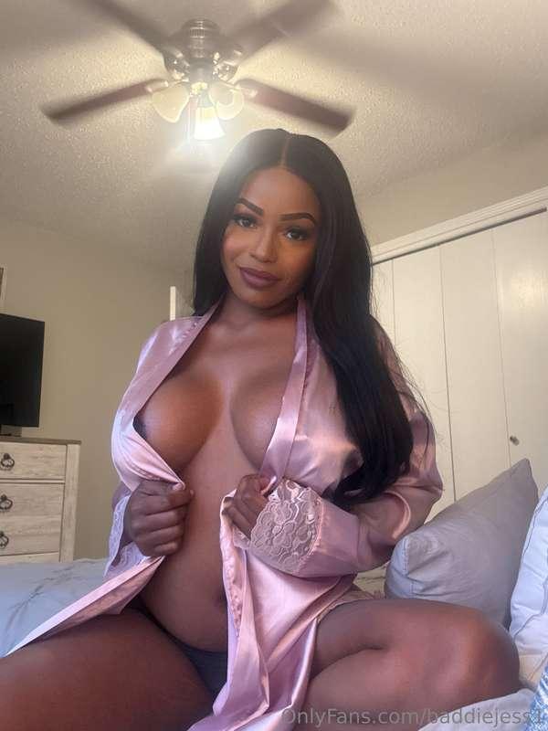 Can I be your late night craving?🍧