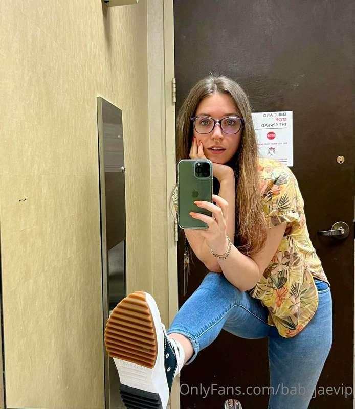 Lunchtime work selfies 😘💜