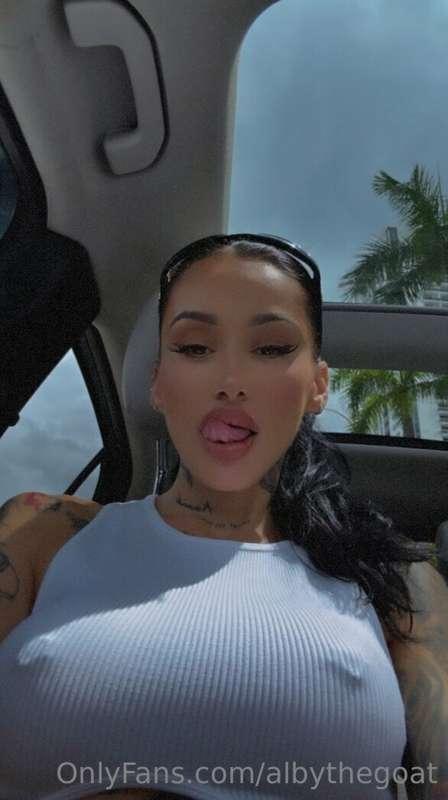 😋