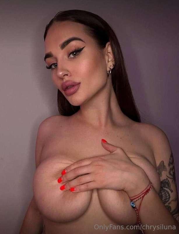 🔥𝗙𝗥𝗘𝗘 𝗢𝗡𝗟𝗬 𝗡𝗢𝗪  Look at that hottie with the juicy tits @nat..