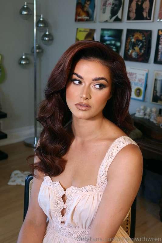 Full glam or no makeup? 