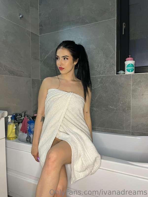 Wet skin, playful smiles, and an ambiance of seduction. Step..