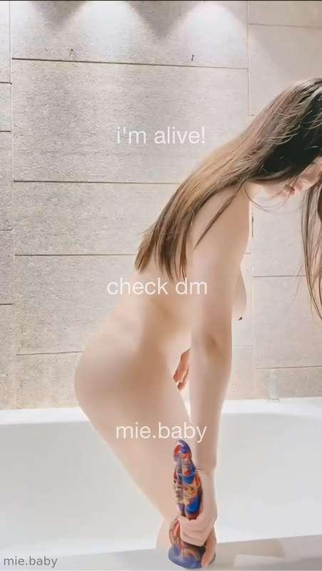 hey hey baby~ i'm still alive 😉 hope you're well and happy 💕..