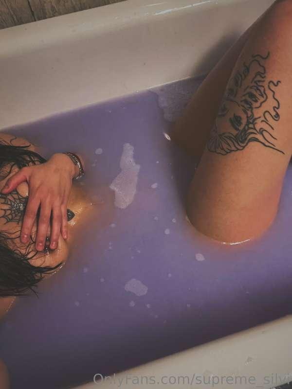 I think I’m in luv with bath bombs 🥺💕🥺 

Do you guys prefer ..
