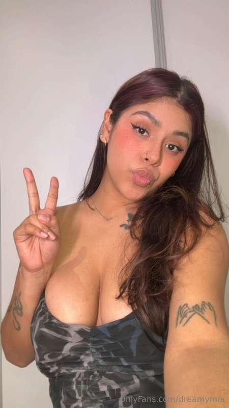 Do I look pretty in this pose babe? 🥰