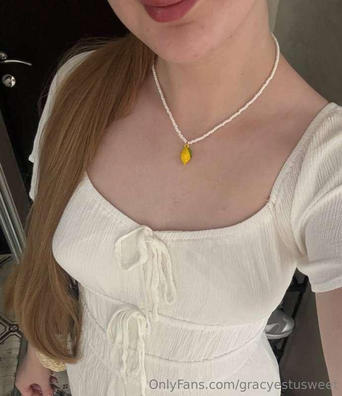 Sometimes the simplest accessory becomes your favorite 💛 I b..