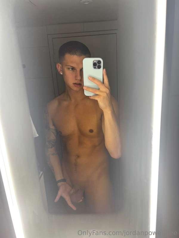 Wanna cum? @bobayconner 💦 😏 He’s a curious straight alpha jo..