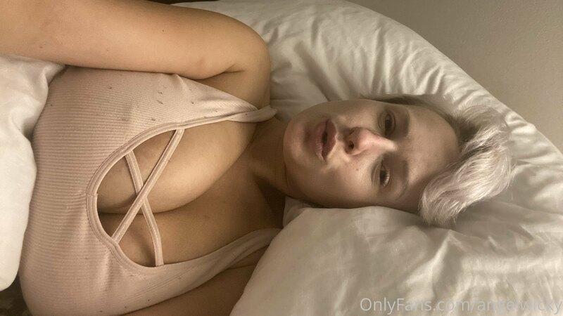 Good night and sweet happy dreams ???❤️❤️ Dobrou noc a sladk..