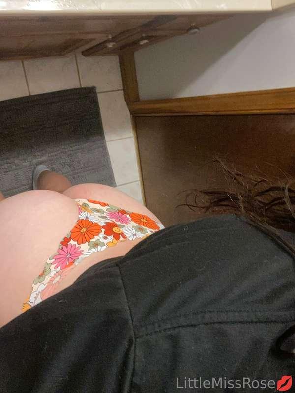 Hmmm should I do a face reveal? 🙈 if I do, would y’all tip m..