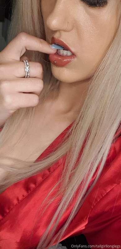 Evening 😜👣🙊💄🔥