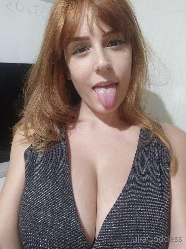 Do you like to see my big tits? 😈🔥
Like, comment and give me..