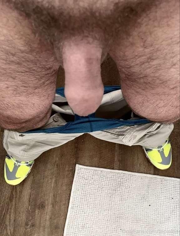 Hello horny fellas. It’s Saturday and here is another pictur..