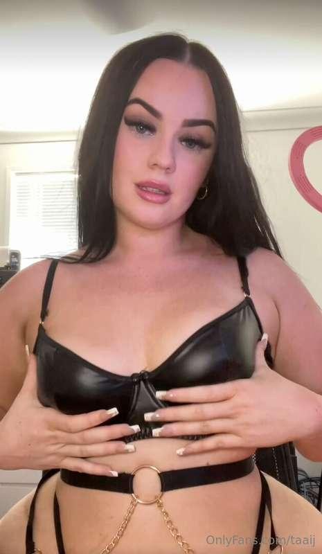 Bet you can’t look away 😏👀